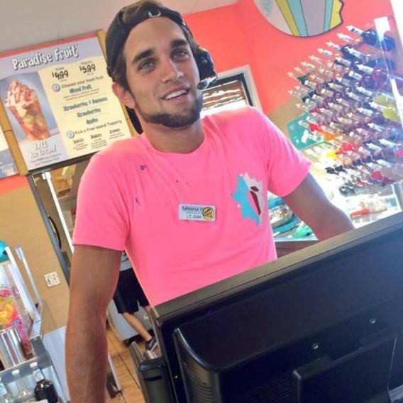 bahamabucks's tweet photo. Sorry #alexfromtarget, our support lies with Dan from Bahama Buck's. 

#danfrombahamabucks http://t.co/0OjbBpKPCw
