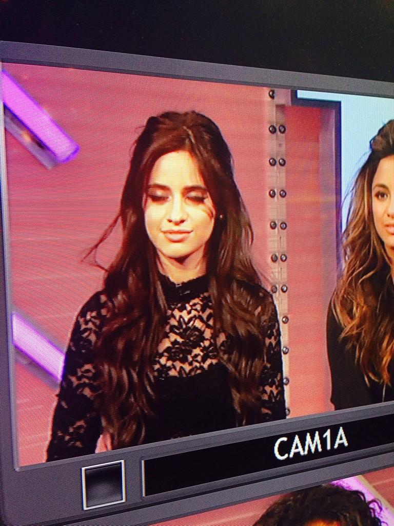 sinucabello's tweet photo. FIFTH HARMONY LETS GO #votefifthharmony ... I'm so bad at taking pictures 😂😂😂😩 http://t.co/Ra4E8Vu2G5