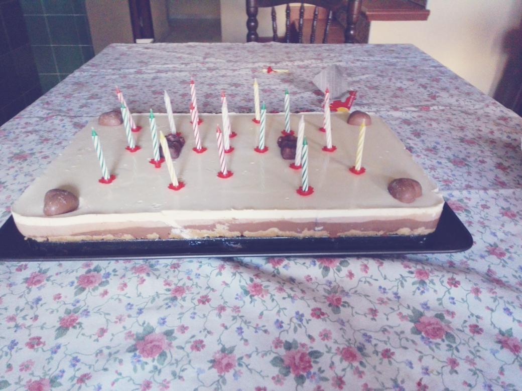 SilviCristian's tweet photo. Buenisima la tartita de mi niño con mucho amor jiji 🍰💜 @xileno95  os quiero http://t.co/JZTMy1BI66