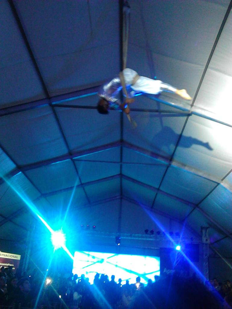 Juana_Dulce's tweet image. #DemoDay7 inicia con un hermoso espectáculo circense!