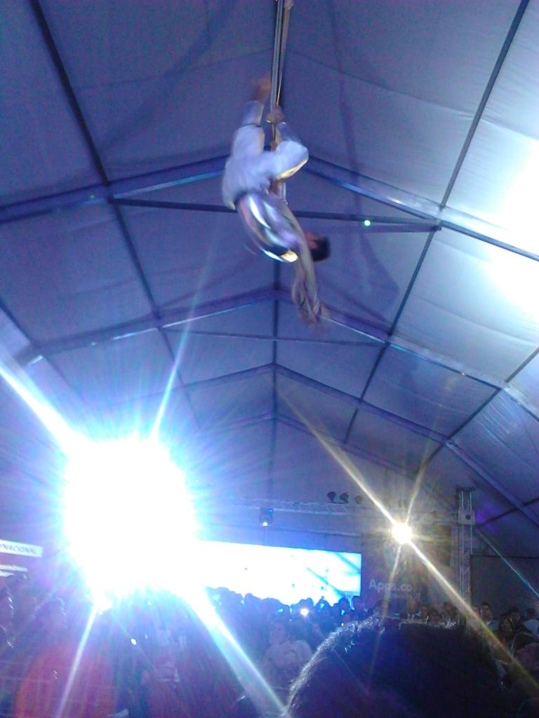 Juana_Dulce's tweet image. #DemoDay7 inicia con un hermoso espectáculo circense!