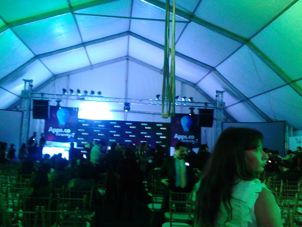 Juana_Dulce's tweet image. #DemoDay7 inicia con un hermoso espectáculo circense!