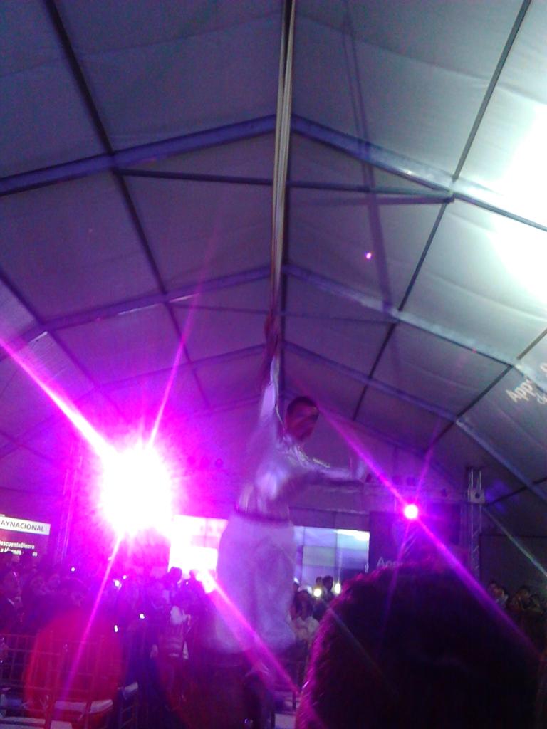 Juana_Dulce's tweet image. #DemoDay7 inicia con un hermoso espectáculo circense!