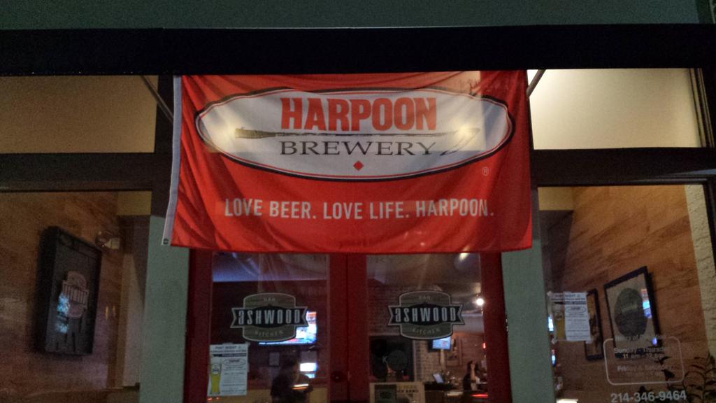 HarpoonNTX's tweet photo. Its officially pint night time at Ashwood Bar & Kitchen! . Come enjoy #UFOwhite #UFORaz #NEstyleIPA & #winterwarmer http://t.co/NGSMRUU8JM