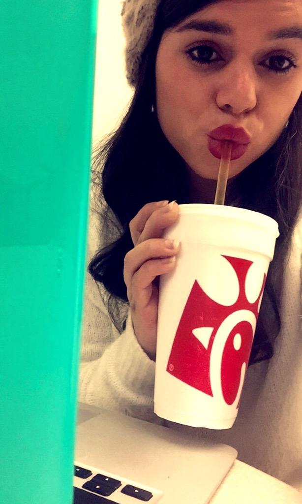 CeciliaPetromi's tweet photo. Being a diva is apparently my forte these days. #redlipsforthewin #chickfilaforthewin http://t.co/Solig3gyFH