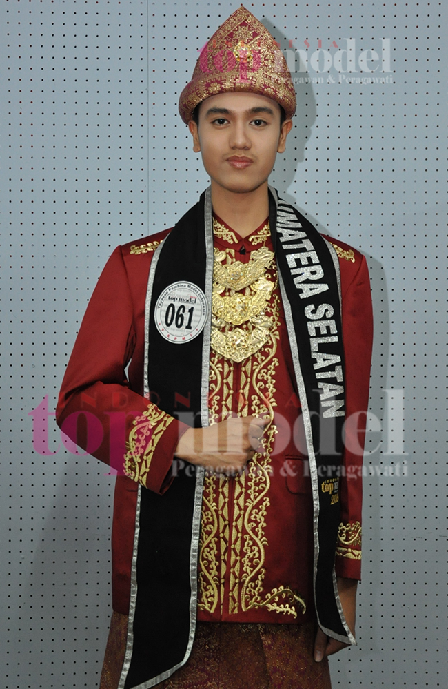 indotopmodel_'s tweet photo. @topmodel_yapmi Sumatera Selatan 2014 @adesepp in Costume Nusantara :) #busanadaerah #indotopmodel #ITM2014 http://t.co/If9urT2X7J