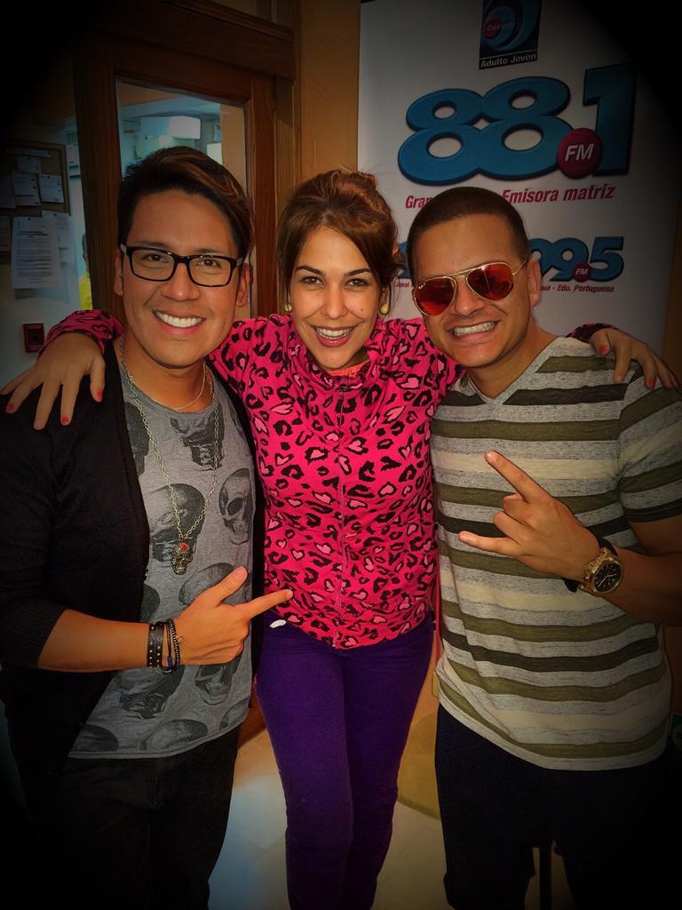 881GigaBlog's tweet photo. Hoy nos acompañó en cabina @omaracedo junto a @VaneCarmona y @ArnaldoAlbornoz #Gigablog http://t.co/qWYYoH3gQa