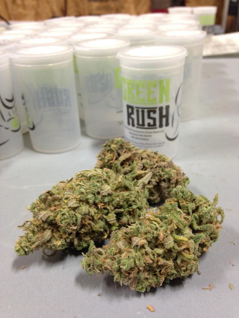 GreenRushLLC's tweet photo. Gotta have some of that GreenRush kush!💚 http://t.co/EJDr2zvDgc