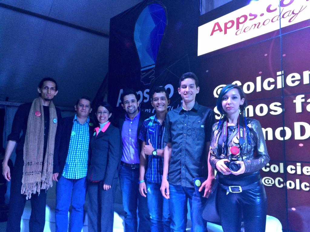 juank_av's tweet image. Equipo @SANTANDERAPPS presente en el #demoday7 @Elmuseodigital @ConoceQueComes @EsperanzadosCol @AlbarracinElkin