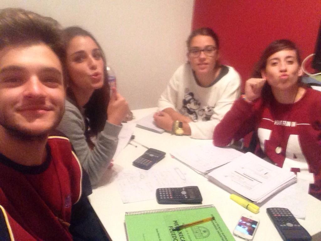 paulasantosto's tweet photo. Puta vida la del ingeniero @KarenAragones95 @Juanan_Latorre @maartii_95  💦💤💩😈 http://t.co/Xql6wUrJUU