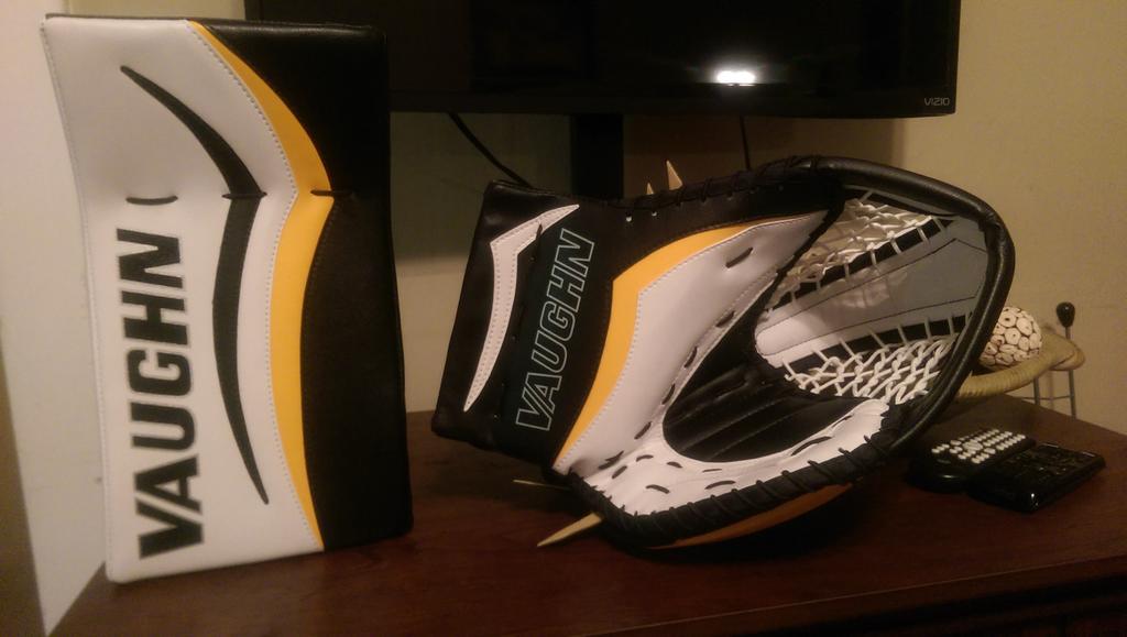 Big thanks to <a href="/thegoalieclub/">Des Christopher</a> and <a href="/VaughnHockey/">Vaughn Custom Sports</a> for these new gloves. Can't wait for the pads!!!!