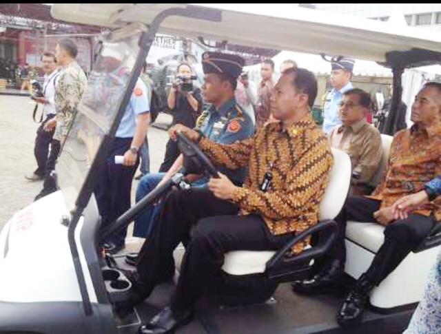 Pak_JK's tweet photo. Pagi ini membuka pameran industri pertahanan Indo Defence 2014 Expo &amp; Forum di JiExpo, Kemayoran, http://t.co/Qmn7aBF0fp