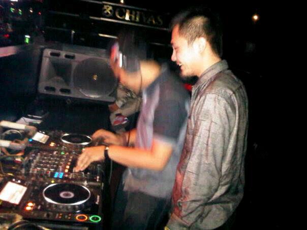 Revafauzy's tweet photo. Dj.topan n me_MOX club http://t.co/golvuFGhcQ