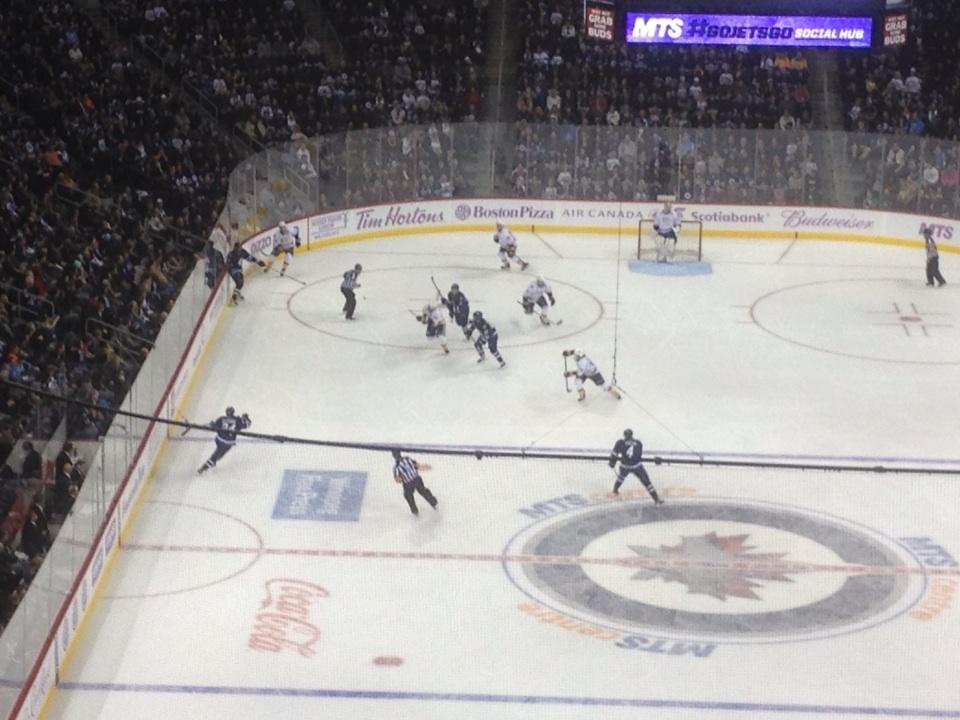WollmannDonovan's tweet photo. Great night at the game first time http://t.co/2fbpS4eMXd