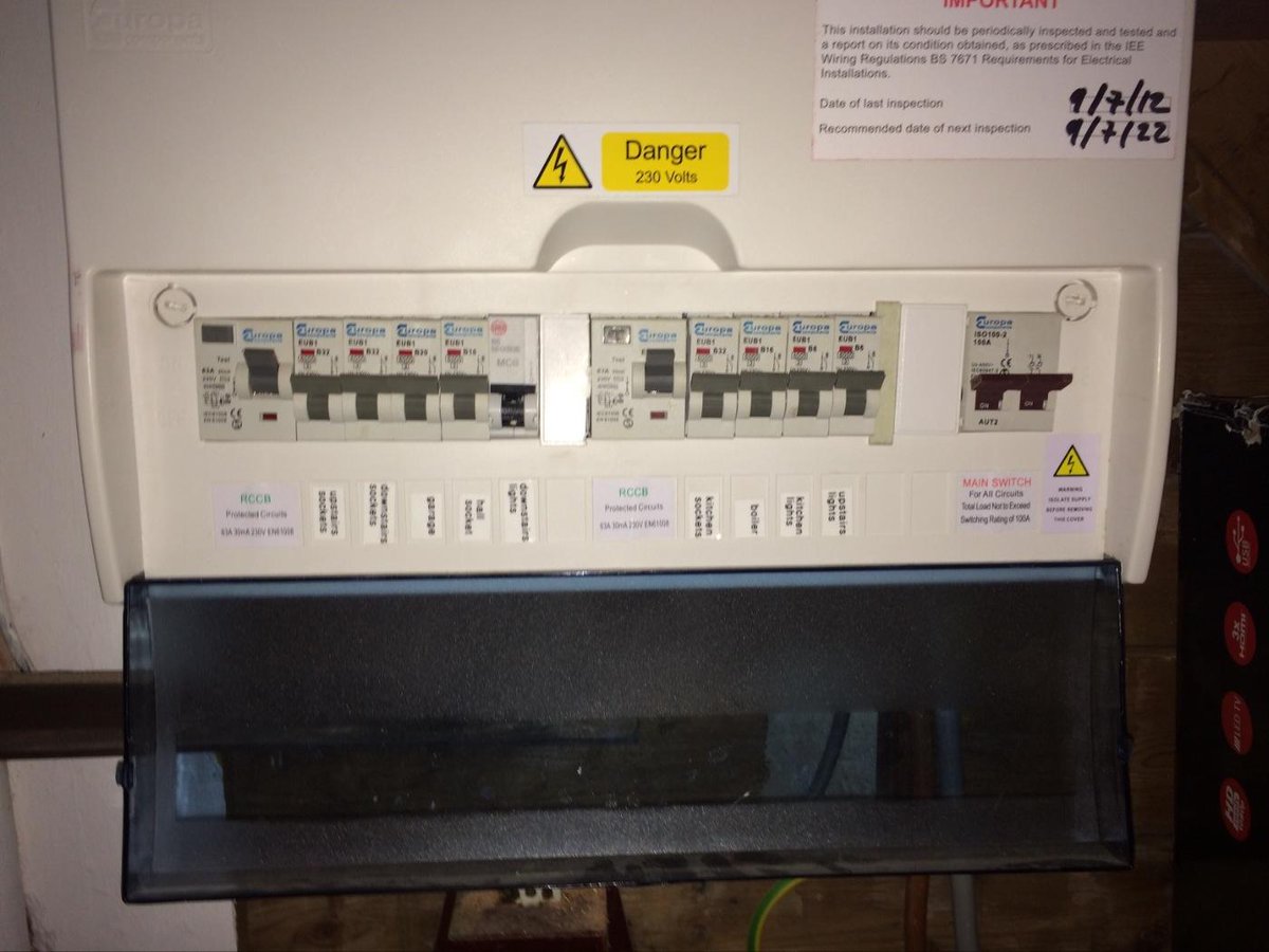 MatthewLorimer's tweet photo. @UKPowerNetworks that's how the board looks. http://t.co/xLmKao7Mb5