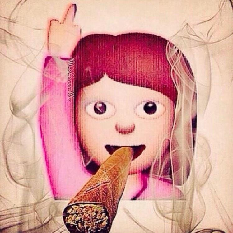 FemaleStoners tweet picture