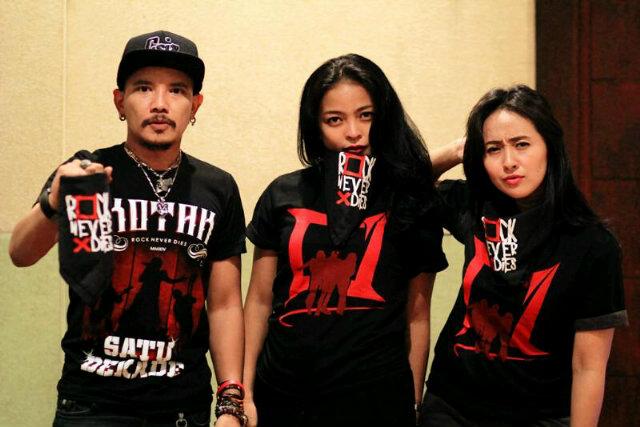 Baju 1 dekade wdh d order loh...ayo buruan beli masih ada stoch...hehehe