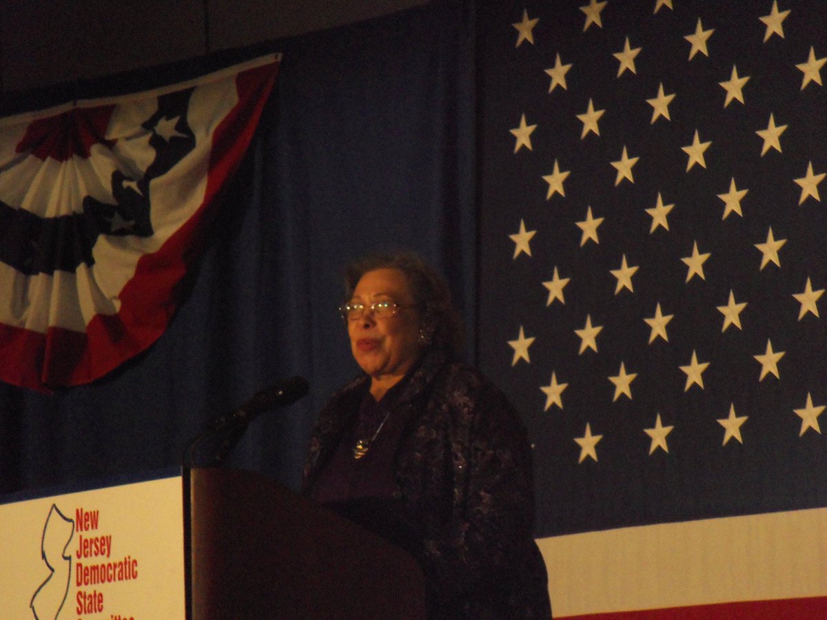 saliali10140's tweet photo. @CoryBooker @Booker4Senate @Students4Booker @CoryBookerFans #mommaBooker #everyonecried #family #Election2014 http://t.co/OX5TBZXGaB