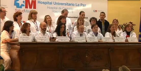 SATSE_Madrid's tweet photo. Al fin, vemos a TODO el equipo que salvó a #Teresa del #Ebola  http://t.co/WHrMy85oRy #EnfermeriaVisible #Enfermeria http://t.co/HB2F1S8mgv