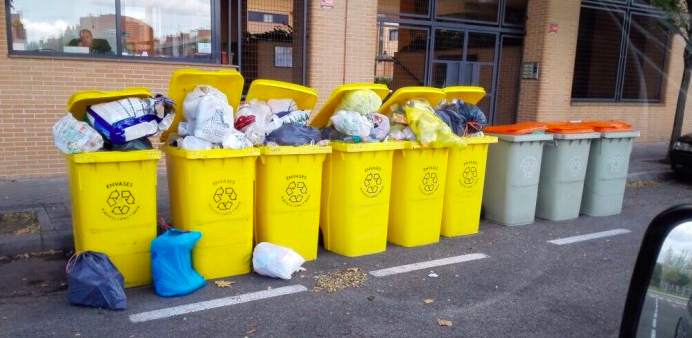 17jordani's tweet photo. EL MADRID VIGOROSO EN BASURA #MeLevantoConAndaYaY
#MegaStarFMiPhone6conTwoTone
#CatalansReadyToVote
V de Vendetta http://t.co/jW2i0bpqLd