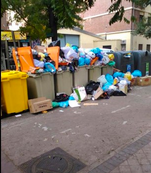 17jordani's tweet photo. EL MADRID VIGOROSO EN BASURA #MeLevantoConAndaYaY
#MegaStarFMiPhone6conTwoTone
#CatalansReadyToVote
V de Vendetta http://t.co/jW2i0bpqLd