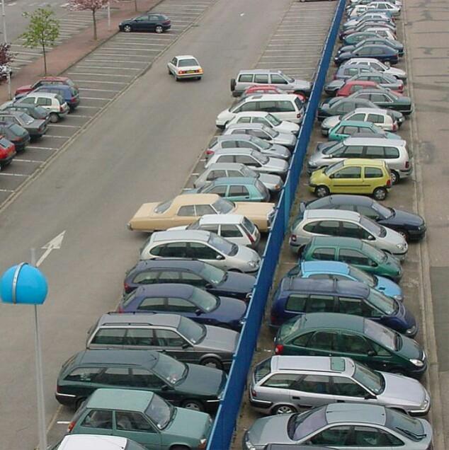 europe_only's tweet photo. How you could tell if there was another American shopping where you are. 😁🚗 http://t.co/OZ8isPQ9Jx