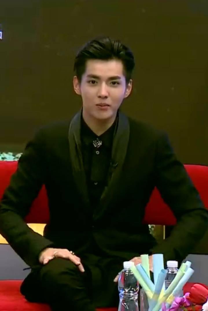 i_spearfan90's tweet photo. แม่คะ หนเมาความหล่อของพี่เค้า ทำไงดี 😂😂😍😚😘😘😙😗 #WuYiFan #HelloActorWu http://t.co/ELw8oxJLgi