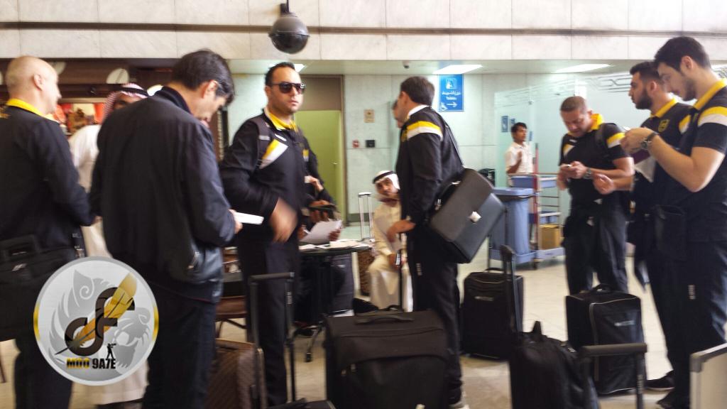 : صوره للمدرب والجهاز الفني اثناء المغادره قبل قليل #الاتحاد "