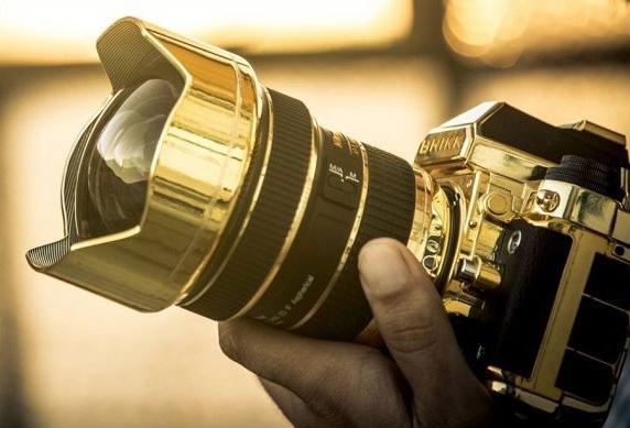 Gastarse 40.000 euros en una Nikon de oro de 24k