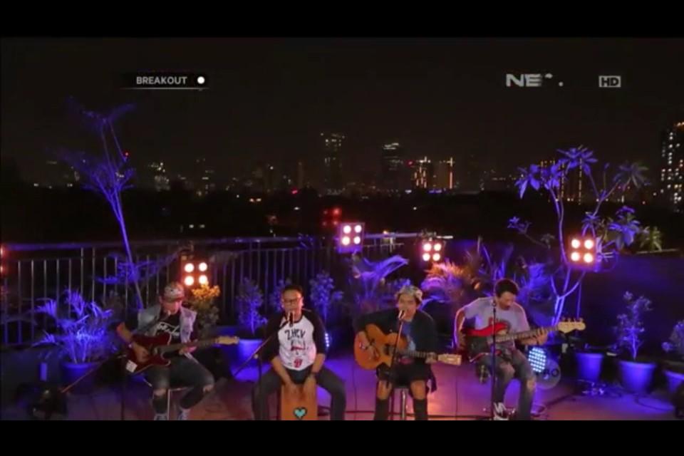 rocket_rockers's tweet photo. now @breakoutnet RR jamming w/ @boywilliam @sherylsheinafia "Green Day Basket Case" #BreakoutNETPopPunk http://t.co/RI5AhH1l0V