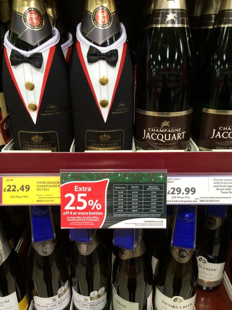 Miss_JCalvin's tweet photo. Extra 25% off 4 or more bottles of wine until 25/11/14 #StockUpForXmas @alisonjones20 @headcaseymike @TescoAmmanford http://t.co/b1sY3jDbNW