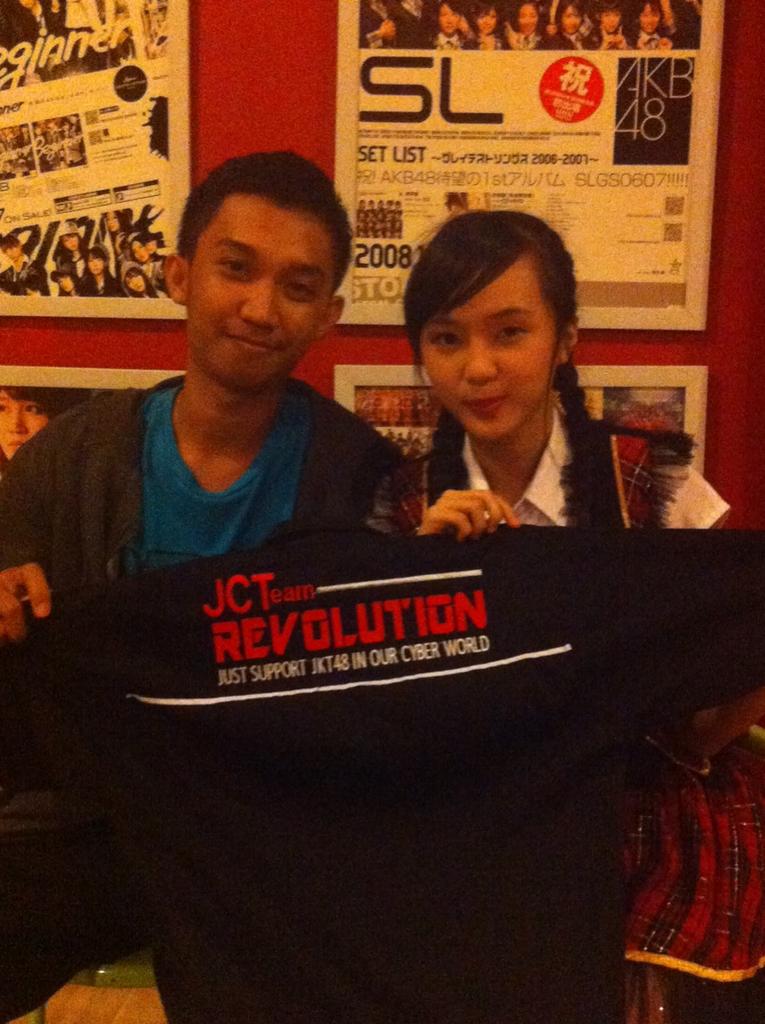 jkt48_cyber's tweet photo. Upss chikita poto bareng kemeja official :D 

#JCTgoesToTheater http://t.co/9YSsmyCwOX