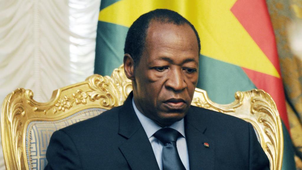 RFI's tweet image. Compaoré restera «aussi longtemps qu’il le voudra en Côte d’Ivoire» rfi.my/10lghTY