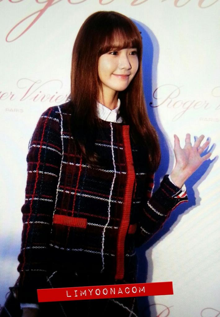 [PIC][05-11-2014]YoonA tham dự Triển lãm "Roger Vivier-Icons Connected" vào chiều nay B1qrAO2CUAEPf5g