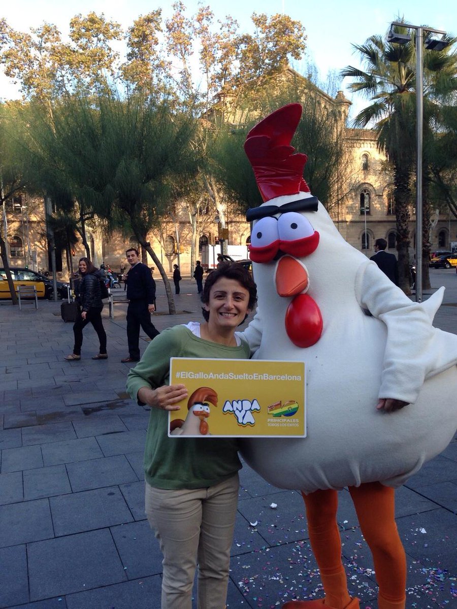 havvakanbur_'s tweet photo. #MeLevantoConAndaYaY!!! Ilusion estar con el Super Gallo :)) http://t.co/gbsyTpNVrr