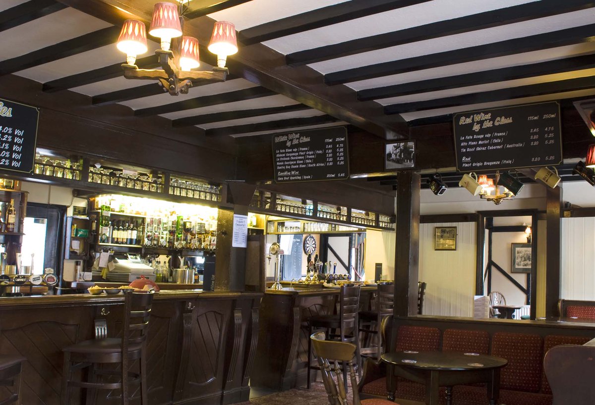 SydneyChis's tweet photo. If Firework Night doesn't appeal to you, you could always stay warm and join us for an evening meal? #Chislehurst http://t.co/IepoSiCbhC