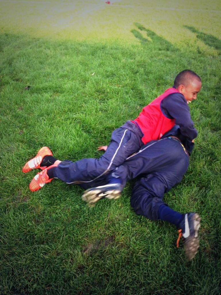 BDAsport's tweet image. Miss Aitken&apos;s Year 9 class preparing for their tackling lesson with the help of Mr Thornton! #positiveaggression