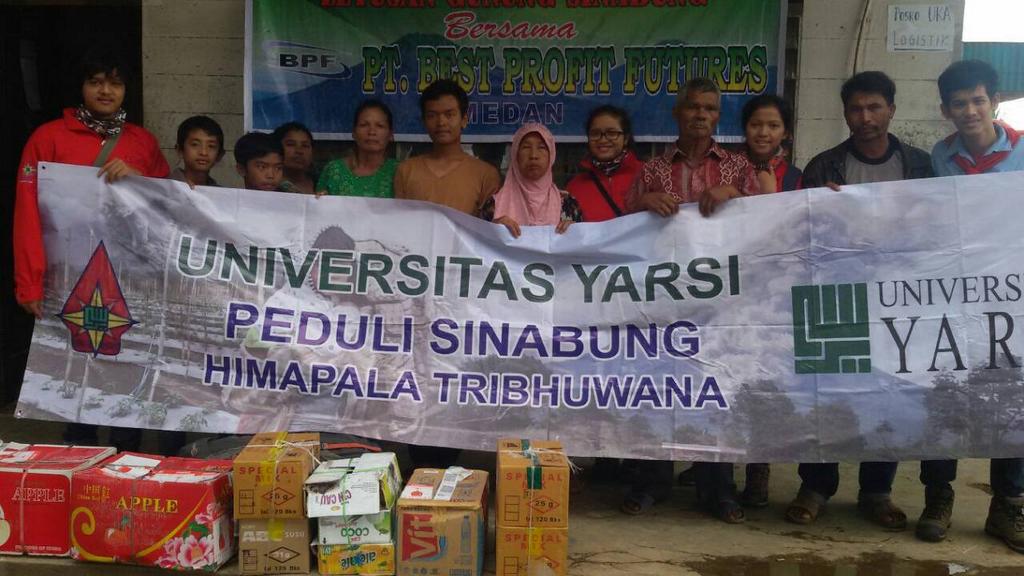 Tim tanggap bencana <a href="/_TRIBHUWANA/">HIMAPALA TRIBHUWANA</a> menyalurkan bantuan kepada para pengungsi Sinabung, Sumatera Utara 1 - 3 nov 2014