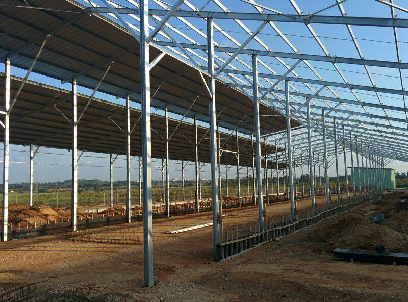 project_bar's tweet photo. אנחנו שמחים להודיע כי בימים אלה החברה מקימה סככות עגלות עבור רפת השרון!!!! http://t.co/dY6irdDzUm