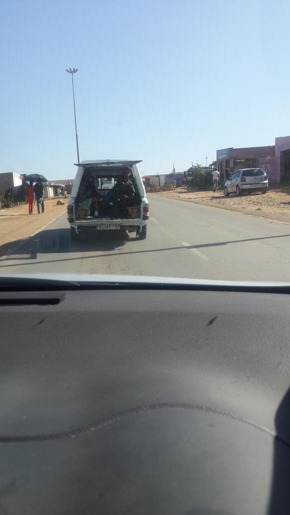 Hi @KayaTraffic @180withBOB. was driving behind this guy ephomolong the kids sitting on benches.canopy door open😡