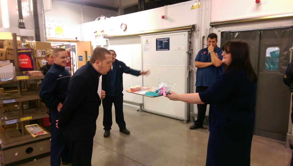 JustinHowley88's tweet photo. @BlackleyTesco fantastic service huddle , birthdays, great customer service and celebrating success.😃 http://t.co/AJjhFjT3hG