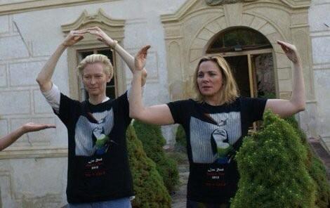 We wish Happy Birthday to Tilda Swinton! Dont we all love this pic of with Tilda Swinton? 