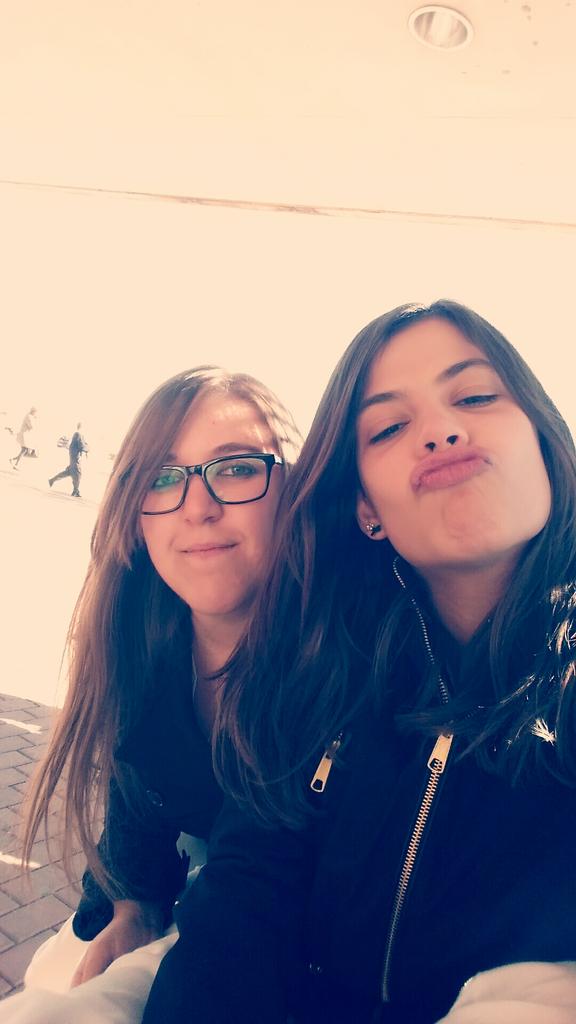 Celiacd95's tweet photo. Holiiiiiiiiiiiii #Hacefrío #Nosaburrimos #Rocibajayaaa!!!! #milove♡ #Tontayo ✌✌ @RubyNoe http://t.co/dKJVrU61NM