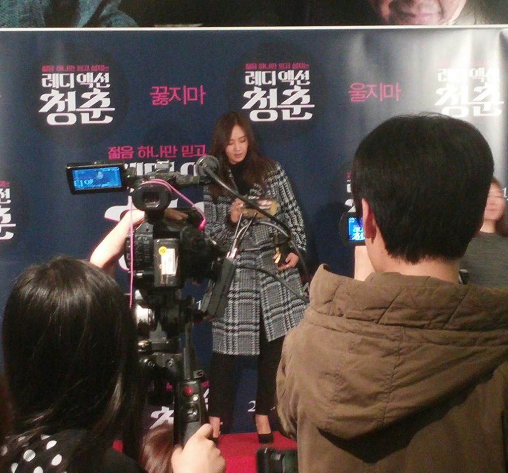 [PIC][05-11-2014]Yuri xuất hiện tại buổi công chiếu bộ phim "The Youth" vào tối nay B1rBhiBCcAEqLoK