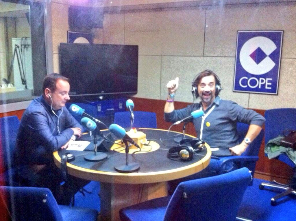 angelrielo's tweet photo. Estamos en #ElMatíDeCope con @XaviColladoBCN en directo!!!! #ElFeliciologo #Rieloterapia #happy http://t.co/x25bwCp6D0