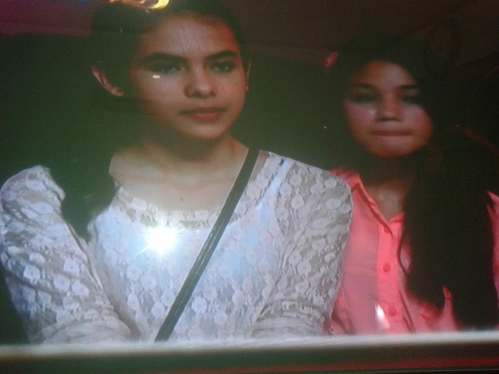 RasstyBella1's tweet photo. 😊"@AisyahPutriJIL: @DaraJIL @RastyBella1 lagi lihat Bi di wawancara #pictJIL #JilbabInLove @RCTI_JIL @PictJIL http://t.co/6KD7tHCXze"