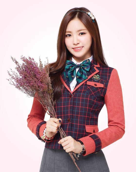 virgelora's tweet photo. "apink_sg: 141105 SKOOLOOKS Update - Naeun http://t.co/ro7TUg3qjB"