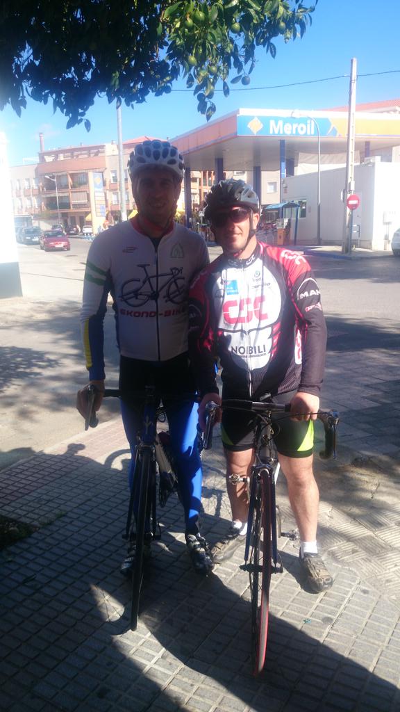 LgeGil's tweet photo. Ia cómo nos gusta bajar cuesta ami compadre @EnanoJm23 y ami http://t.co/Qh7oP1xuYO