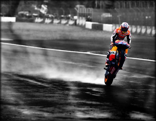 MotofamilyGP's tweet photo. #Silverstone2011 @Official_CS27 #UnadeCaballitos #fotaka http://t.co/6GWEIT414l