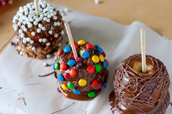 Hangerworld's tweet photo. Happy Bonfire Night! Sparklers &amp; Toffee Apple count down at the ready! Who's with me? #fireworksnight #fireworks2014 http://t.co/Lq4Tx9u3v1